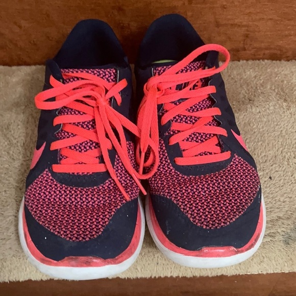 NIKE Free Running Sneakers For Women Size 7 In Very Good Condition - Picture 2 of 7